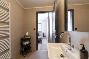Miss Sophie's Downtown quadtruple room bathroom