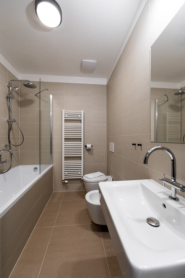 Miss Sophie's Downtown double room bathroom