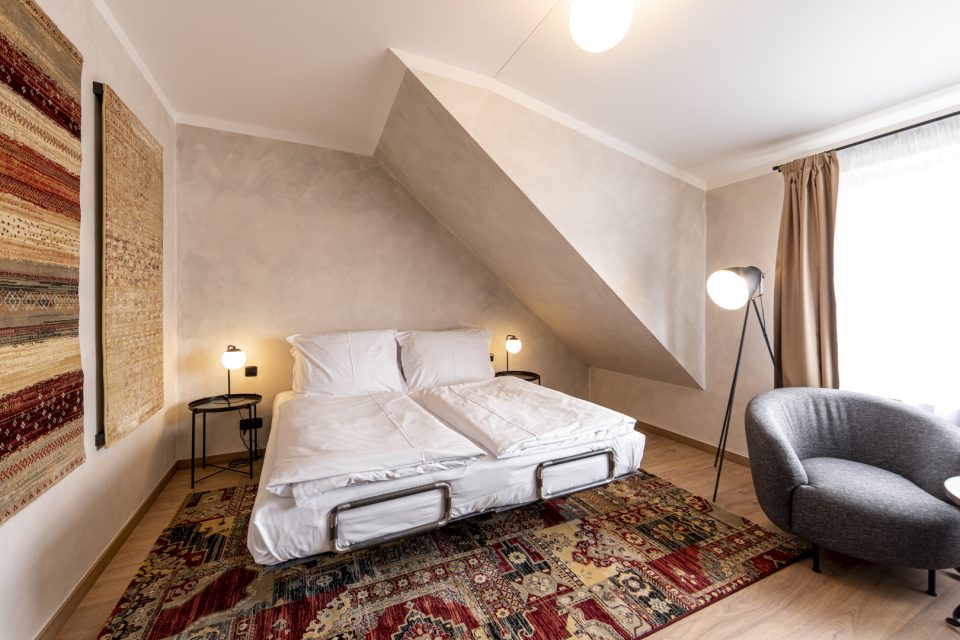 Miss Sophie's Downtown triple room