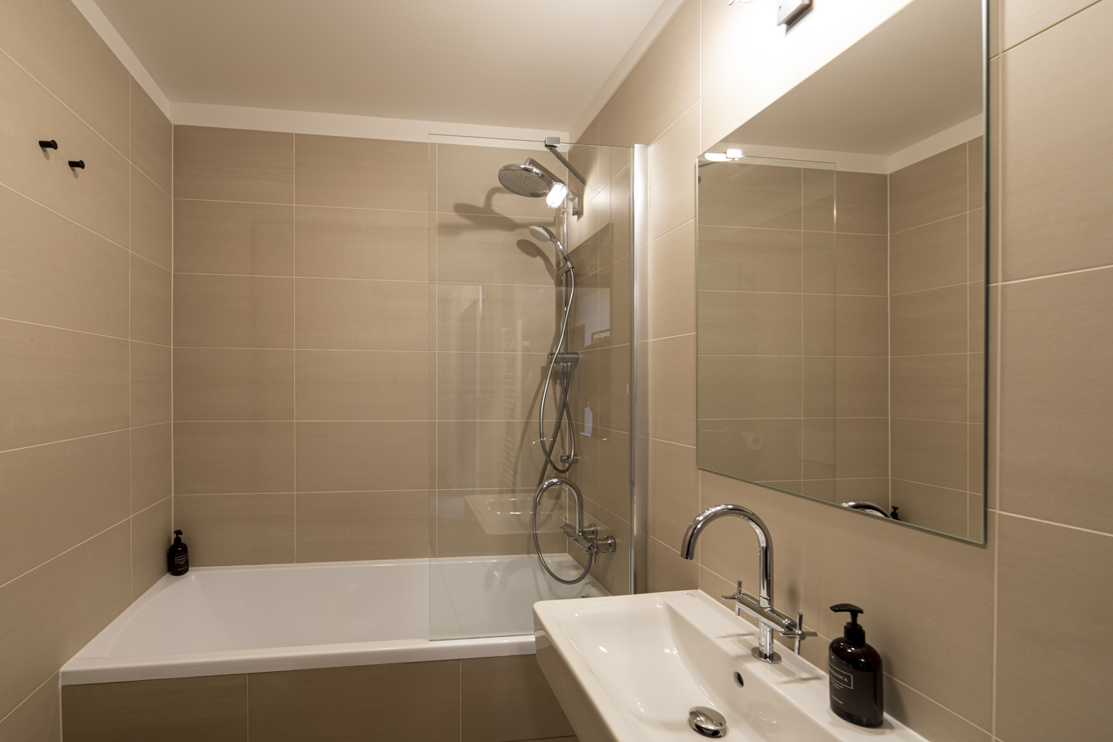 Miss Sophie's Downtown triple room bathroom