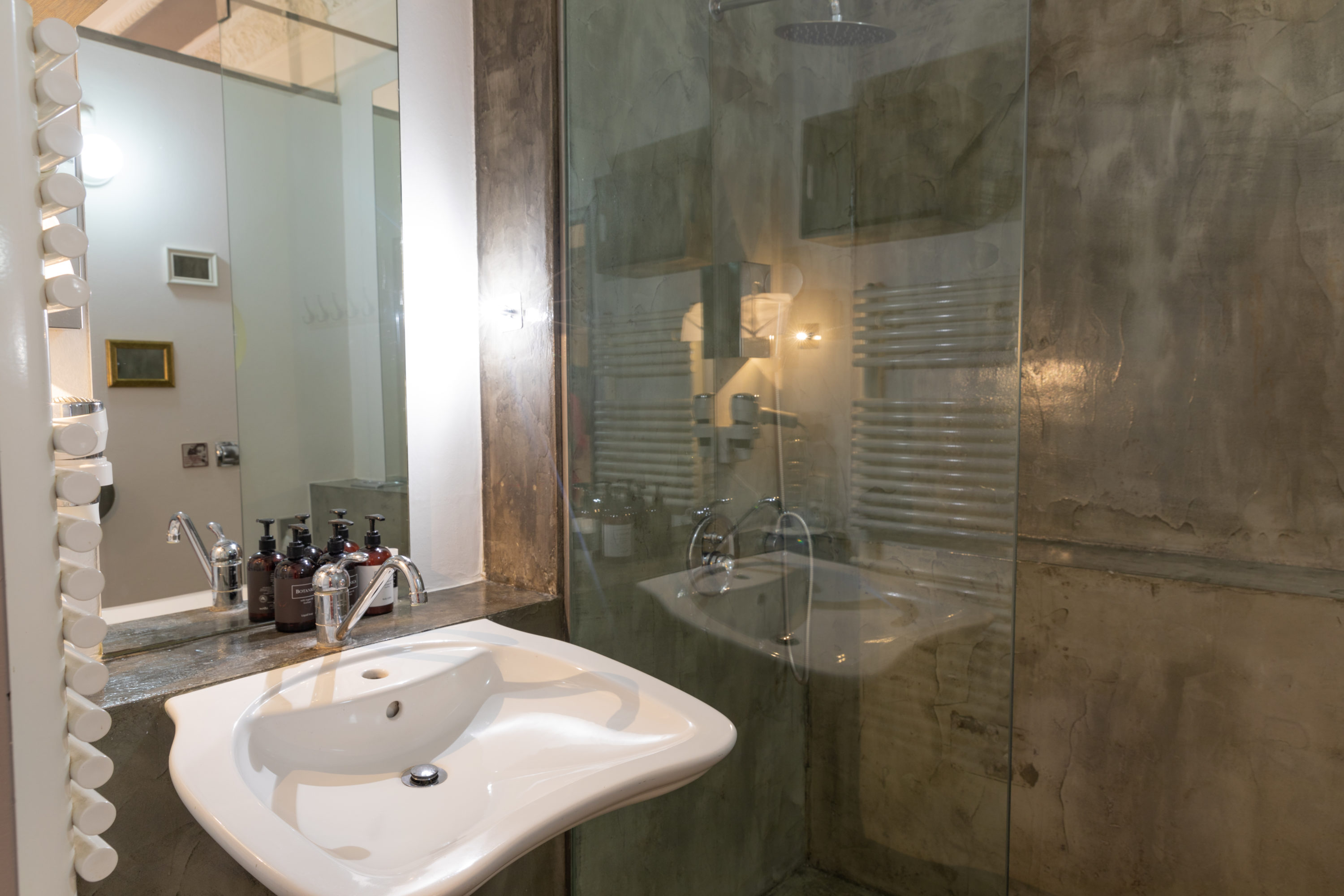 MSNT Quadruple Room Bathroom